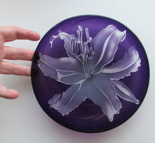 Load image into Gallery viewer, Scottish Studio Glass Amethyst Glass Shallow Bowl with Etching Lily Flower Julie Linstead
