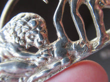 Load image into Gallery viewer, Antique Scottish Silver. 1890s Hamilton &amp; Inches Hallmarked Menu Holder: BEAR HUNT
