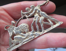 Load image into Gallery viewer, Antique Scottish Silver. 1890s Hamilton &amp; Inches Hallmarked Menu Holder: BEAR HUNT
