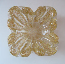 Load image into Gallery viewer, Large 1950s Barovier &amp; Toso MURANO &#39;Cordonato d&#39;Oro&#39; gold leaf glass bowl
