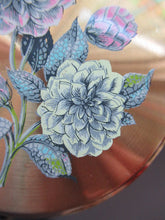 Load image into Gallery viewer, Vintage 1950s Powder Compact Hydrangea Design
