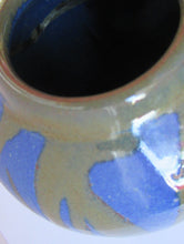 Load image into Gallery viewer, Vintage Scottish Studio Pottery Pot. John Jacobs, Vidlin Pottery
