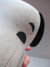 Load image into Gallery viewer, Original 1970s Authorised Snoopy Plush Felt Toy. United Feature Syndicate
