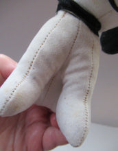 Load image into Gallery viewer, Original 1970s Authorised Snoopy Plush Felt Toy. United Feature Syndicate
