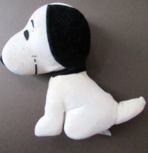 Load image into Gallery viewer, Original 1970s Authorised Snoopy Plush Felt Toy. United Feature Syndicate
