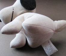 Load image into Gallery viewer, Original 1970s Authorised Snoopy Plush Felt Toy. United Feature Syndicate
