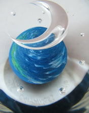 Load image into Gallery viewer, 1976 Caithness Scottish Papwerweight by Peter Holmes FIRST QUARTER
