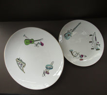 Load image into Gallery viewer, Large Royal Worcester Serving Platter: 1960s Fiesta Pattern
