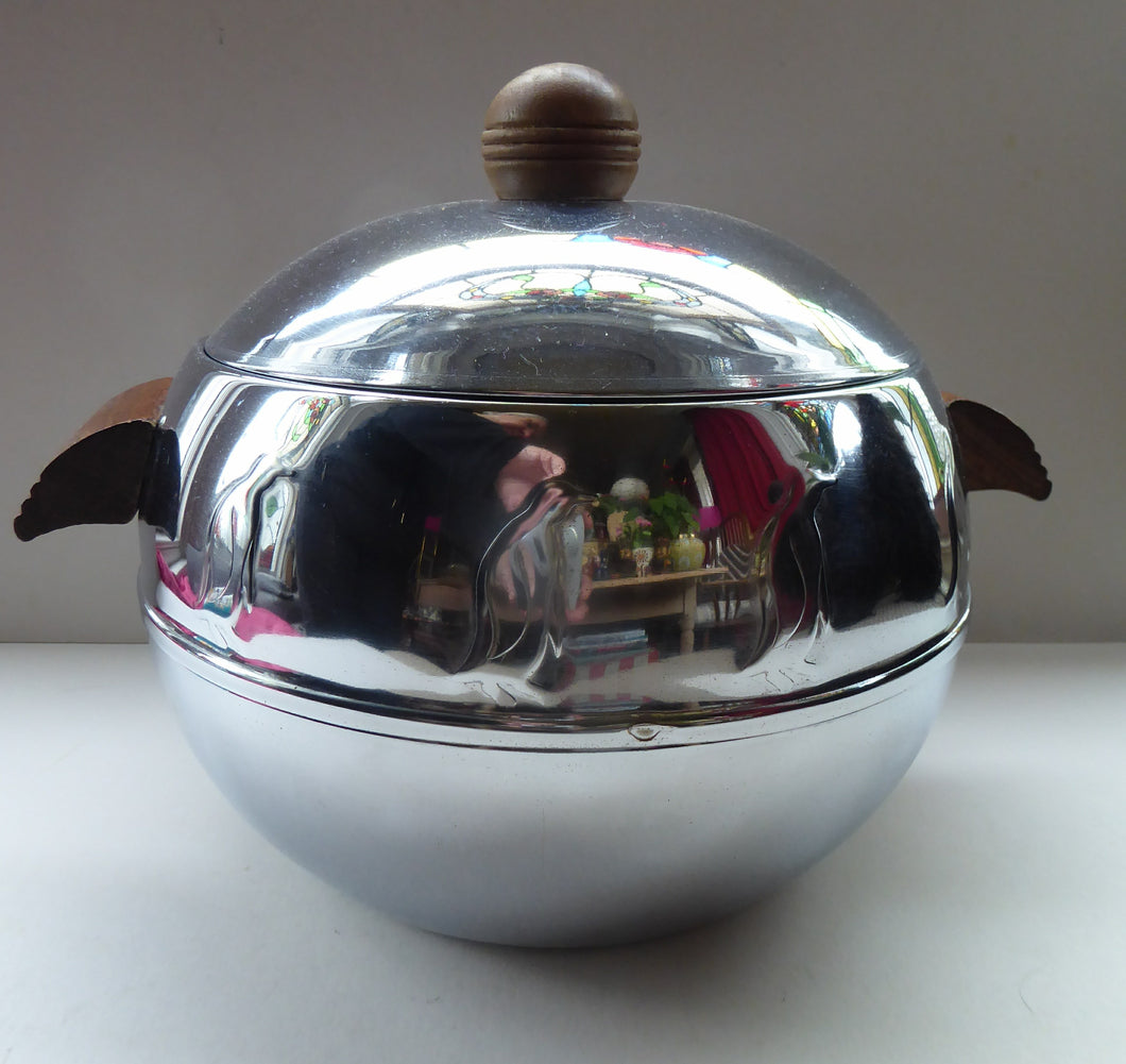 1950s AMERICAN Vintage WEST BEND Chrome Ice Bucket with Wood Handles & Penguin Frieze. Wooden Knop on the Lid