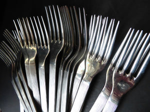 GERALD BENNEY for Viners, Sheffield. Sable Pattern. EXTENSIVE Canteen Set of 90 Pieces in Original Wooden Case