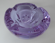 Load image into Gallery viewer, Chunky Crystale de SEVRES Alexandrite Neomydium Bowl - with Stars Decoration
