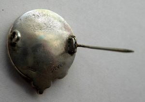 Antique SILVER BROOCH. Simple Cap Brooch Inset with Agates. Sweet Scottish Thistle Decoration
