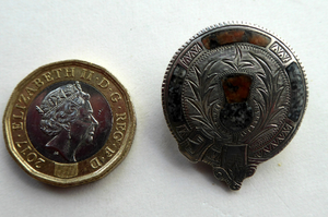 Antique SILVER BROOCH. Simple Cap Brooch Inset with Agates. Sweet Scottish Thistle Decoration