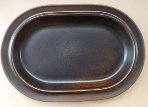 ARABIA POTTERY, Finland. 1960s Rarer RUSKA Oval Serving Platter or Large Shallow Bowl. Designed by Ulla Procope