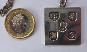 1970s Vintage Jack Spencer Sterling Silver Ingot Pendant & Chain. Edinburgh Hallmark for the Silver Jubilee