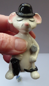 Collectable Vintage Wade Ceramic Figurine. ADRUNDEL TOWN MOUSE. Rare Limited Edition Issue of only 200