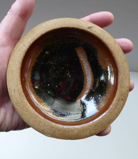 Attributed Janet Leach (1918-1997) Small Circular Stoneware STUDIO POTTERY Dish with Tenmoku Glaze
