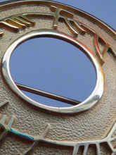 Load image into Gallery viewer, Solid Gold Brooch Sheila Fleet Orkney Skyran Design
