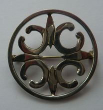 Load image into Gallery viewer, Beautiful Large Vintage 1970s Hallmarked Silver Scottish ORTAK Brooch by Malcolm Gray. In Original Box

