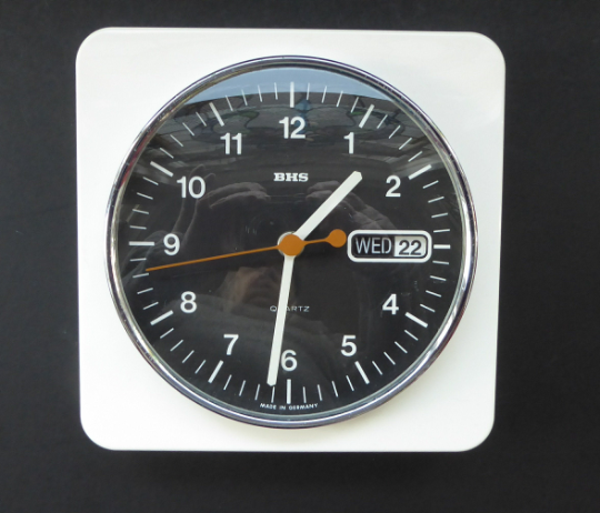 Vintage 1970s White Plastic and Chrome Wall Clock. Good Vintage Condition with Second Hand & Date Window. Battery Operated