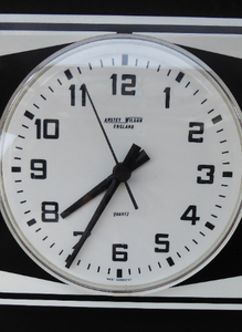 Vintage 1970s ANSTEY & WILSON Abstract Black and White Wall Clock. Good Vintage Condition. Battery Operated