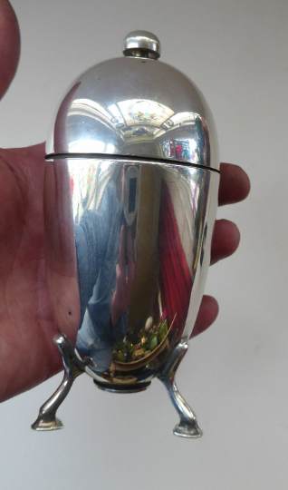 1930s ART DECO Elkington Silver Plate Sugar Dispenser. Takes the Shape of a Large Shiny Egg with Tripod Feet