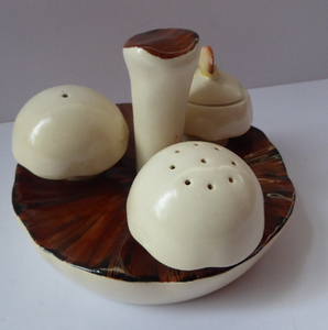 CARLTON WARE Vintage 1960s Cruet Set Representing Button Mushrooms on Flat Mushroom Base