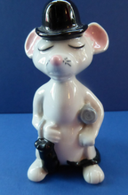 Load image into Gallery viewer, Collectable Vintage Wade Ceramic Figurine. ADRUNDEL TOWN MOUSE. Rare Limited Edition Issue of only 200
