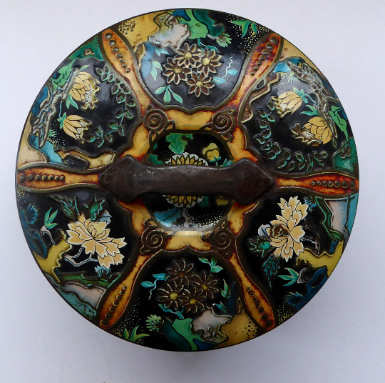 Large Circular VINTAGE Gray Dunn Biscuit Tin, with Japanese / Art Nouveau Decorations. Aesthetic Movement Colours