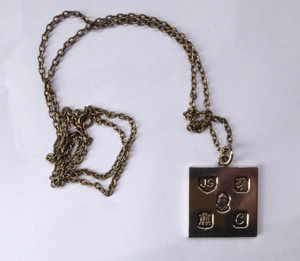 1970s Vintage Jack Spencer Sterling Silver Ingot Pendant & Chain. Edinburgh Hallmark for the Silver Jubilee