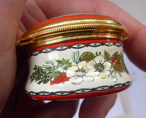Vintage Halcyon Days Enamels Christmas Box 1983. Traditional Image of Christmas Flowers. Excellent Condition