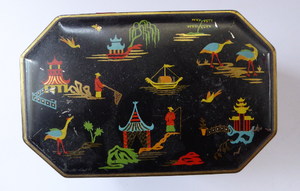 Vintage 1950s SCOTTISH Biscuit Tin for William Crawford. Stylish Mid Century Image with Stylised Chinese Motifs