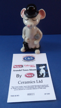 Load image into Gallery viewer, Collectable Vintage Wade Ceramic Figurine. ADRUNDEL TOWN MOUSE. Rare Limited Edition Issue of only 200

