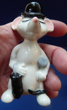 Load image into Gallery viewer, Collectable Vintage Wade Ceramic Figurine. ADRUNDEL TOWN MOUSE. Rare Limited Edition Issue of only 200
