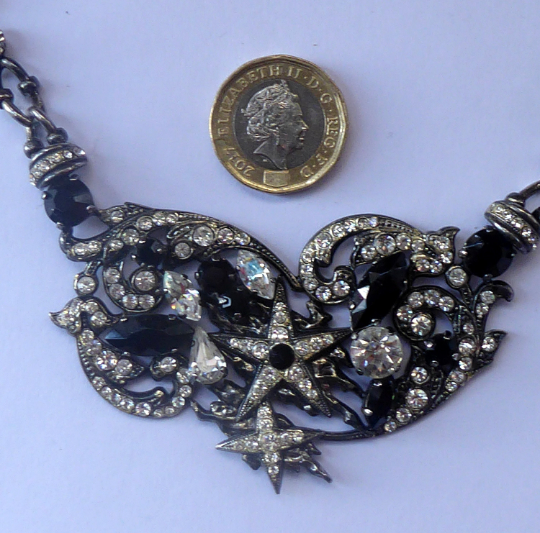 DESIGNER JEWELLERY. 1980s Vintage FLOTTY Bijoux Necklace with oodles Iconic Edinburgh