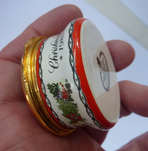 Load image into Gallery viewer, Vintage Halcyon Days Enamels Christmas Box 1983. Traditional Image of Christmas Flowers. Excellent Condition
