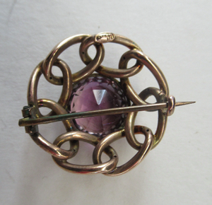 Vintage 9ct Gold Brooch. Beautifully Made Solid Gold Brooch Set with Faceted Amethyst Stone