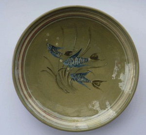 STUDIO POTTERY: Stunning Large Charger with Fish Design by Reginald A. Lewis (1899 - 1990)