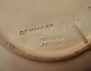 Vintage DANISH Art Pottery Flat Bowl. Attractive Geometric Design. Impressed mark for ABBEDNAES Pottery, Denmark below
