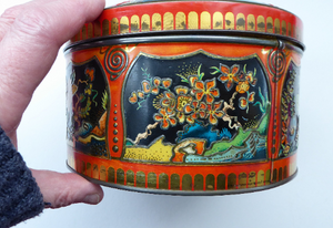 Large Circular VINTAGE Gray Dunn Biscuit Tin, with Japanese / Art Nouveau Decorations. Aesthetic Movement Colours