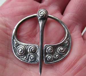 1940s SCOTTISH SILVER Celtic Penannular Brooch after Alexander Ritchie