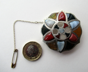SCOTTISH VICTORIAN SILVER & Agate Hardstone Brooch