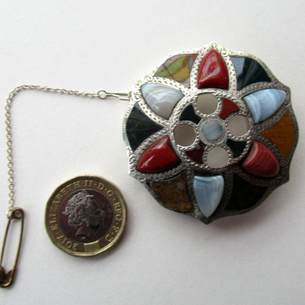SCOTTISH VICTORIAN SILVER & Agate Hardstone Brooch