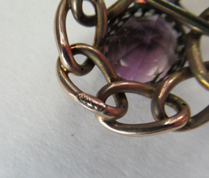 Vintage 9ct Gold Brooch. Beautifully Made Solid Gold Brooch Set with Faceted Amethyst Stone