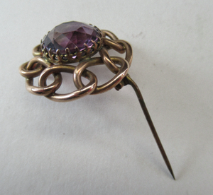 Vintage 9ct Gold Brooch. Beautifully Made Solid Gold Brooch Set with Faceted Amethyst Stone