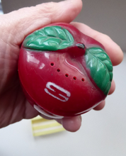 Load image into Gallery viewer, KITSCH 1960s Plastic Red Apples in a Basket Plastic Salt and Pepper Set
