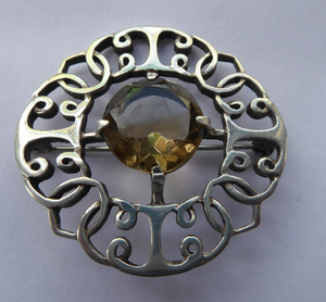 SCOTTISH SILVER Brooch. Stylish 1970s Celtic Design with Large Central Citrine