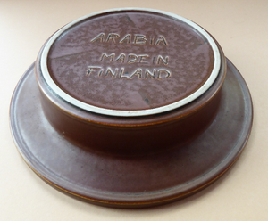 ARABIA POTTERY, Finland. 1960s Rustic RUSKA Fruit Bowl. Designed by Ulla Procope. Larger Size. Diameter 10 1/4 inches