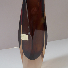 Load image into Gallery viewer, Vintage MURANO Mandruzzato Sommerso Facet Cut Cinnamon Vase. With Original NASON Label
