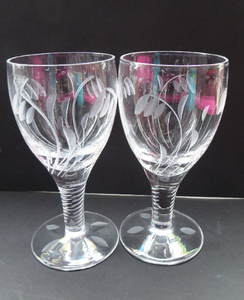Pretty Set of Six STUART CRYSTAL ELGIN Pattern Sherry or Liqueur Glasses. With Engraved Foliage Design. Signed